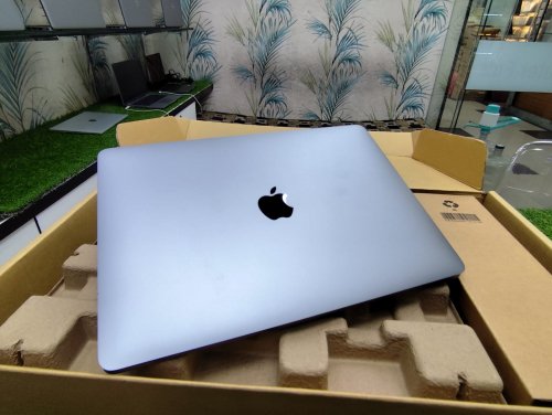 Apple MacBook Air M1 13.3-inch Retina Display